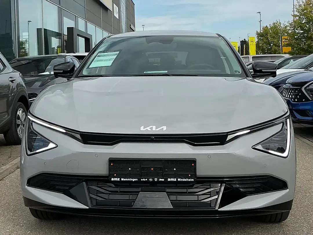 Kia EV6 - Thumbnail 3