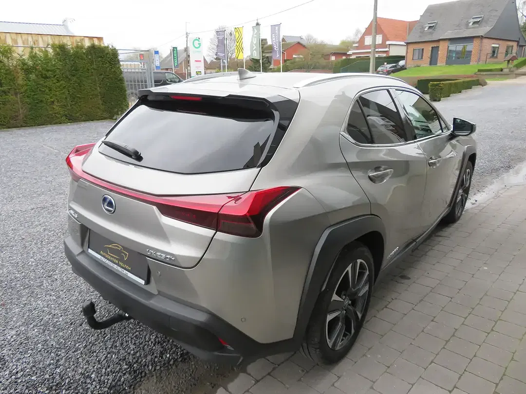 Lexus UX 250h - Thumbnail 23