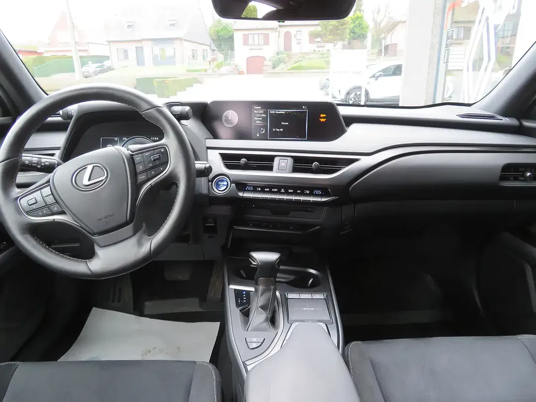 Lexus UX 250h - Thumbnail 7