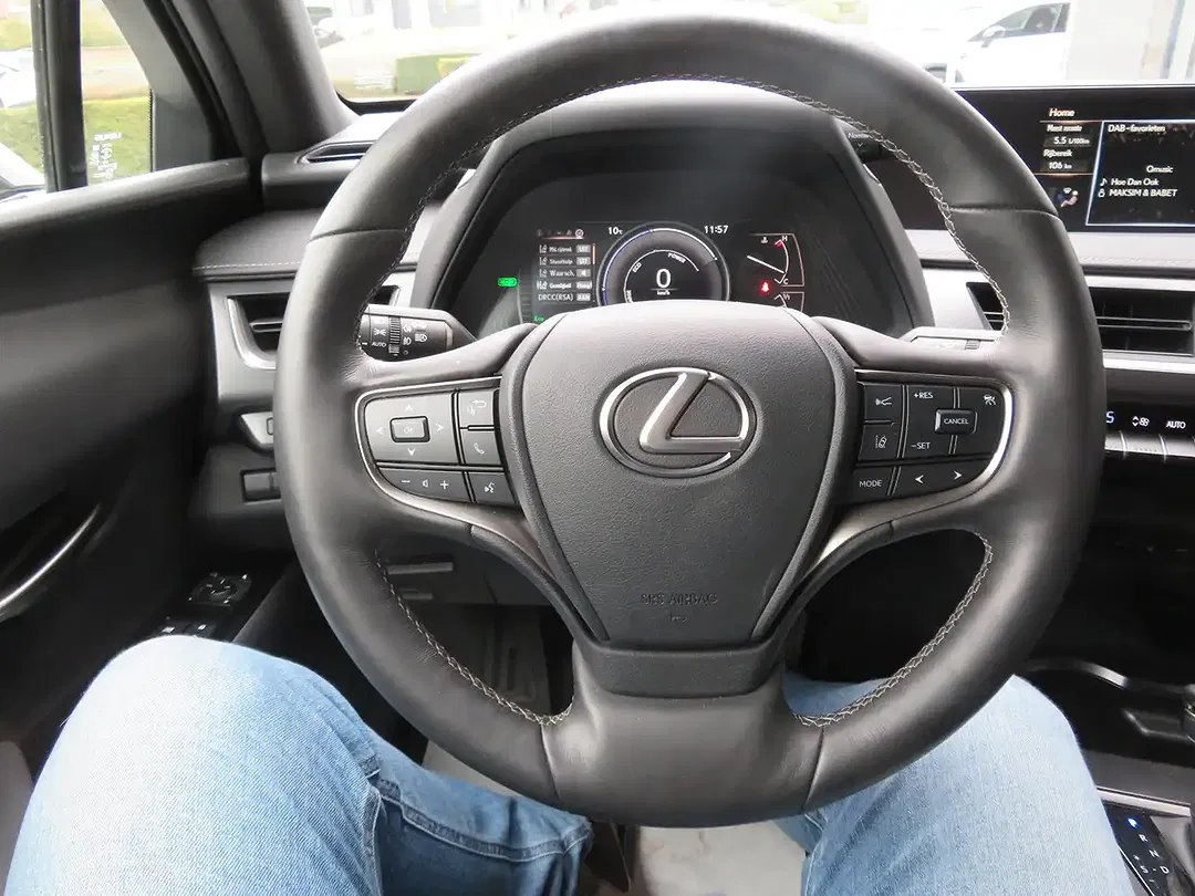 Lexus UX 250h - Thumbnail 8