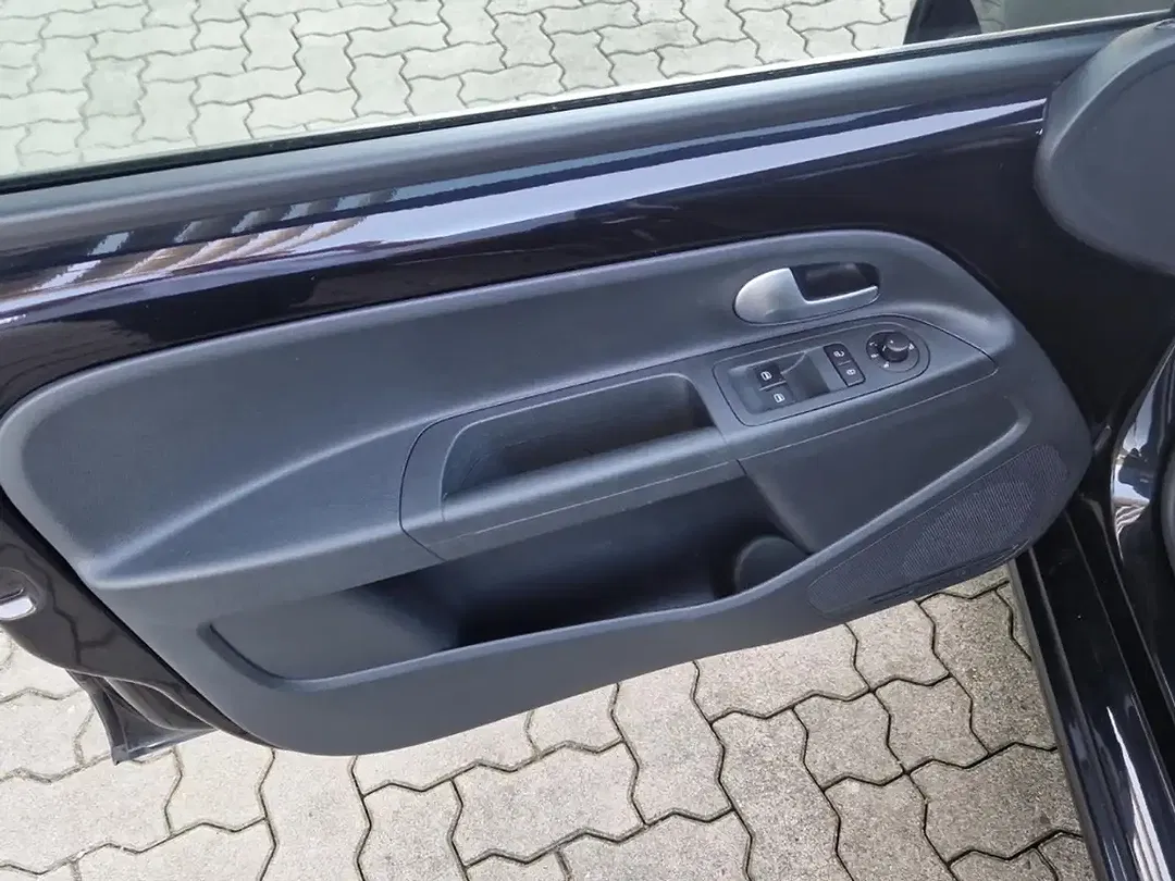 Volkswagen up! - Thumbnail 12