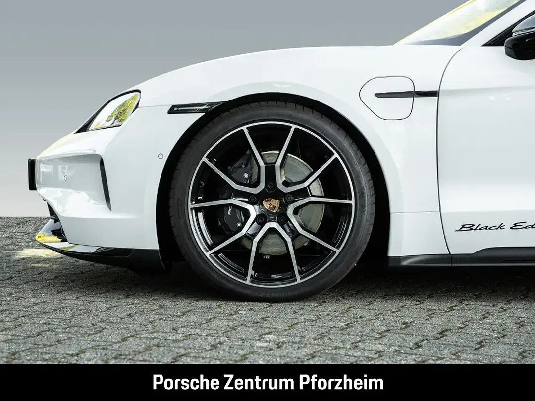 Porsche Taycan - Thumbnail 9