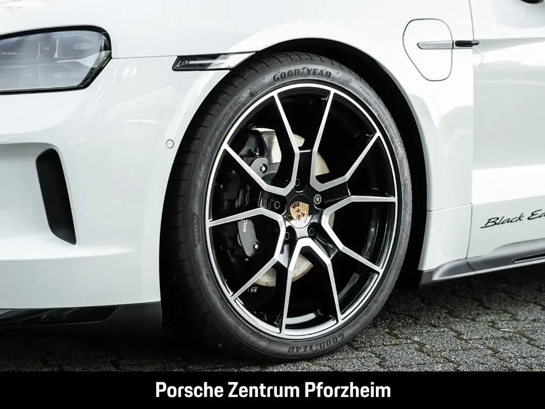 Porsche Taycan - Thumbnail 12