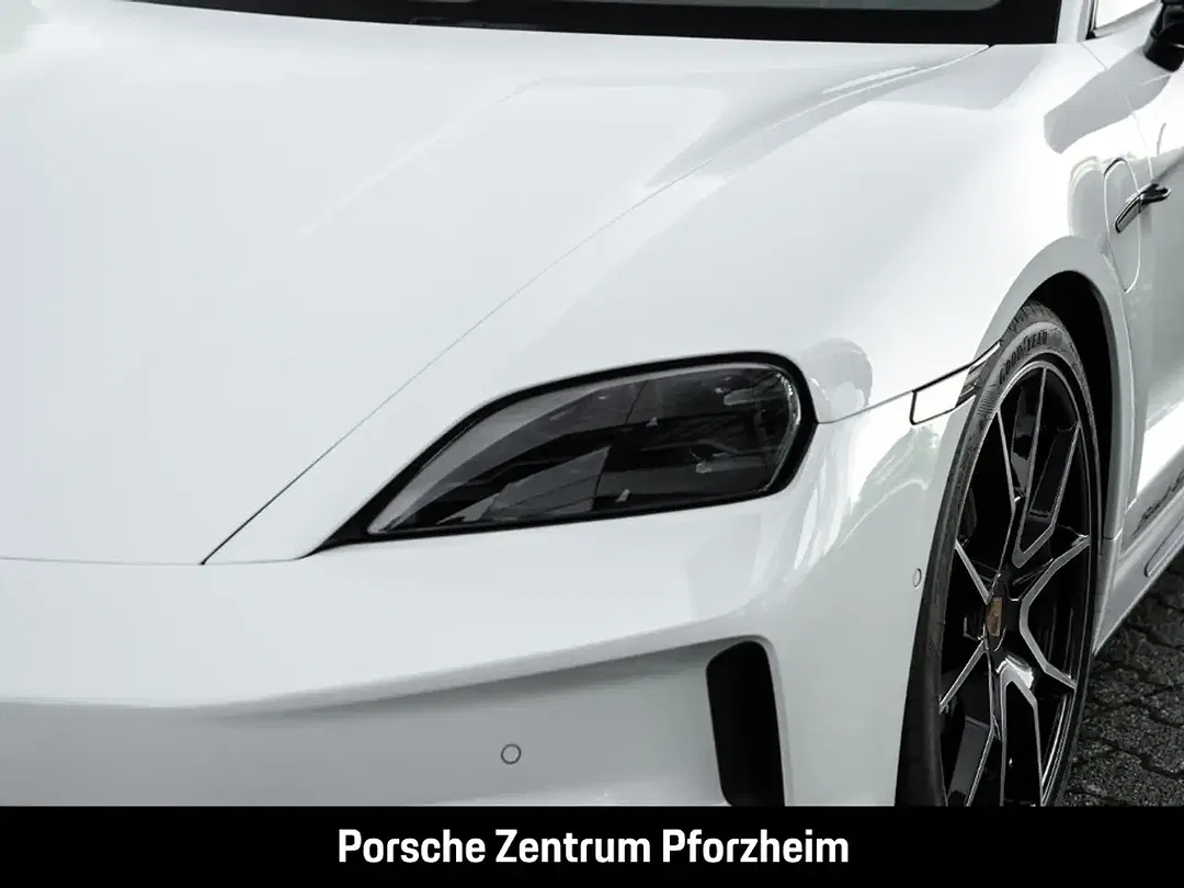 Porsche Taycan - Thumbnail 13