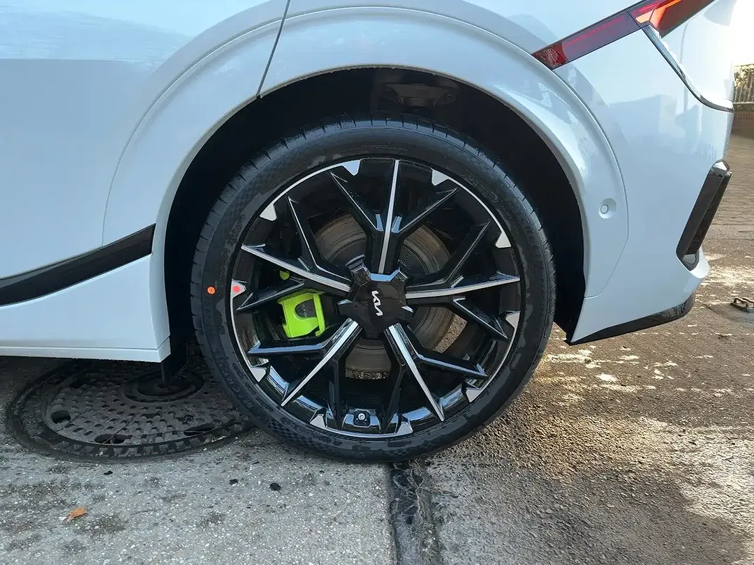 Kia EV6 - Thumbnail 12