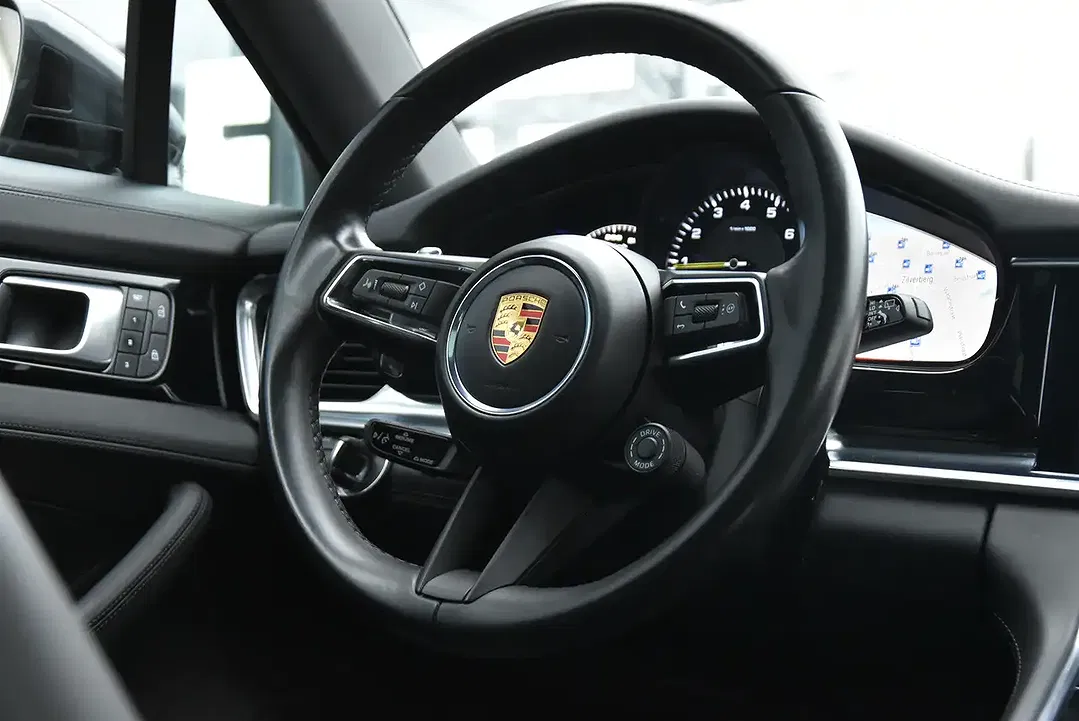 Porsche Panamera - Thumbnail 17