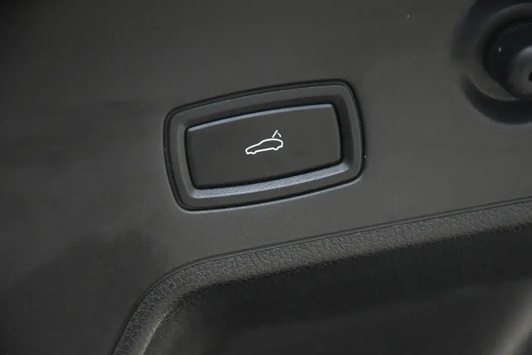 Porsche Panamera - Thumbnail 30