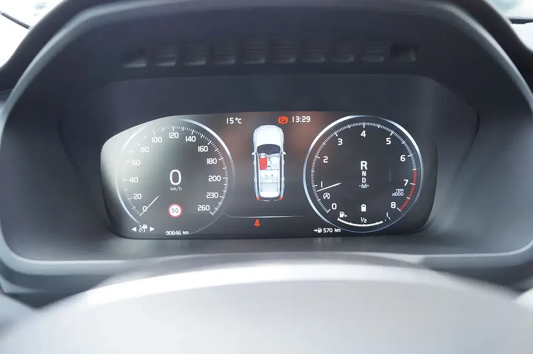 Volvo XC90 - Thumbnail 11