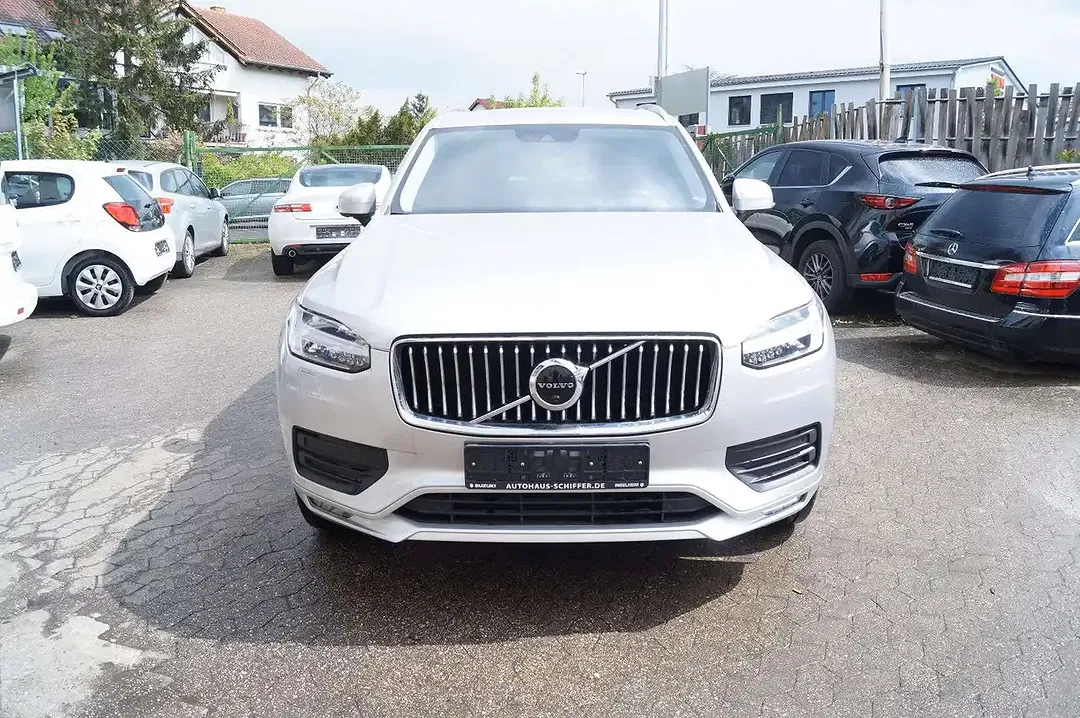 Volvo XC90 - Thumbnail 2