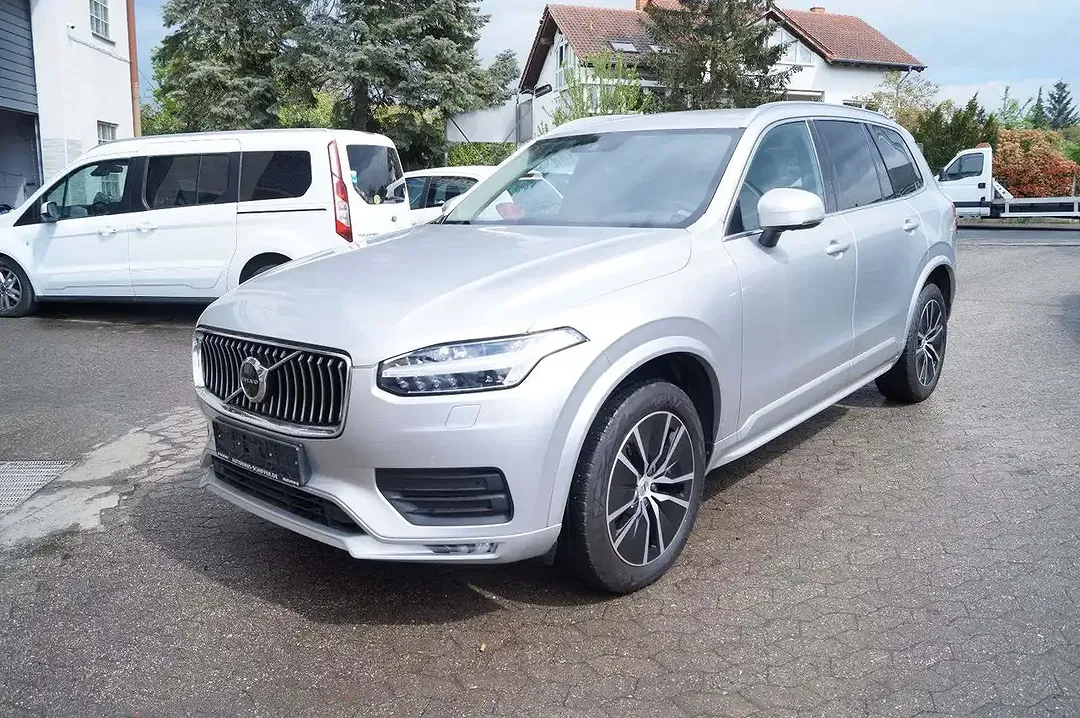 Volvo XC90 - Thumbnail 3