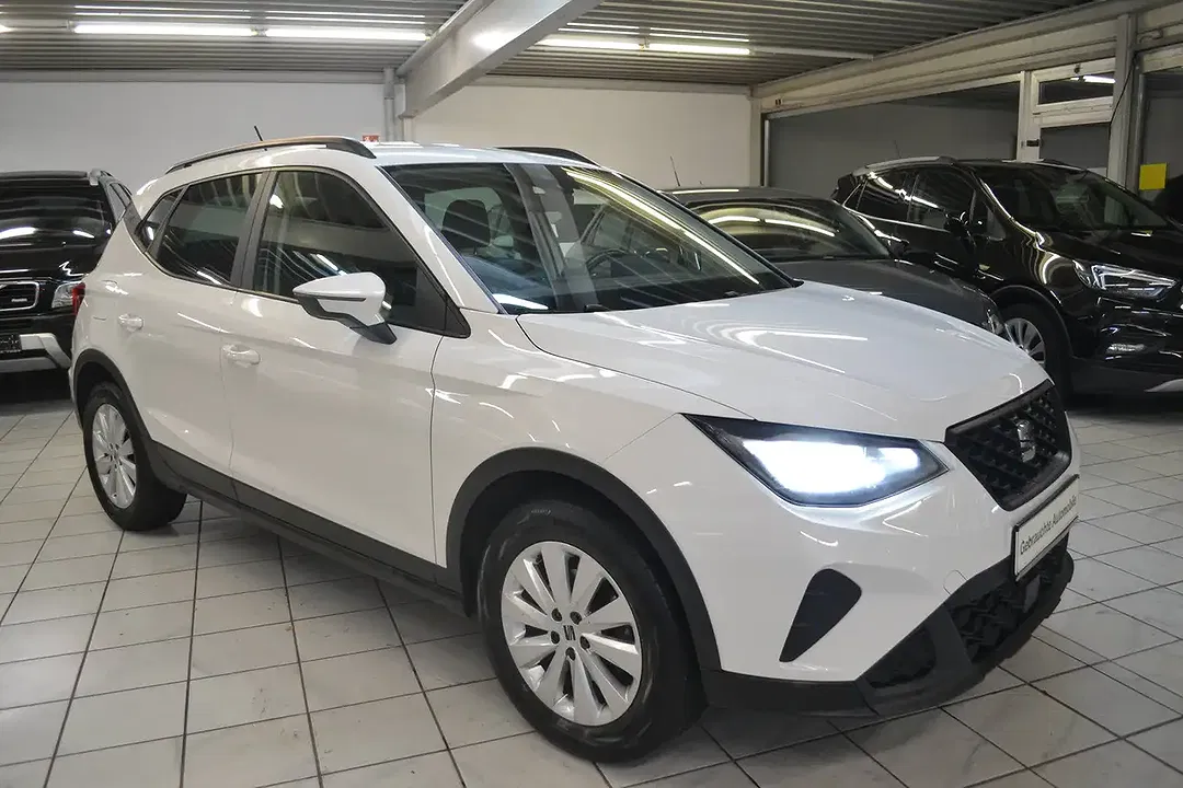 SEAT Arona - Thumbnail 2