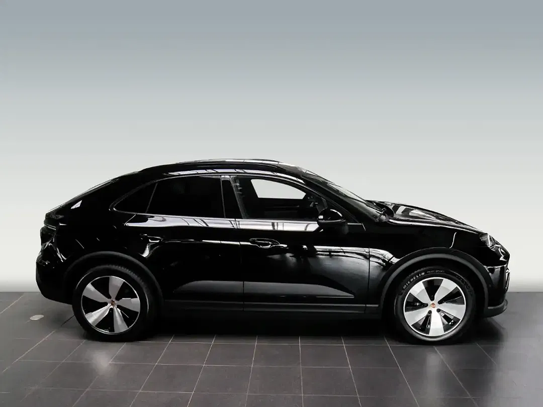 Porsche Macan - Thumbnail 2