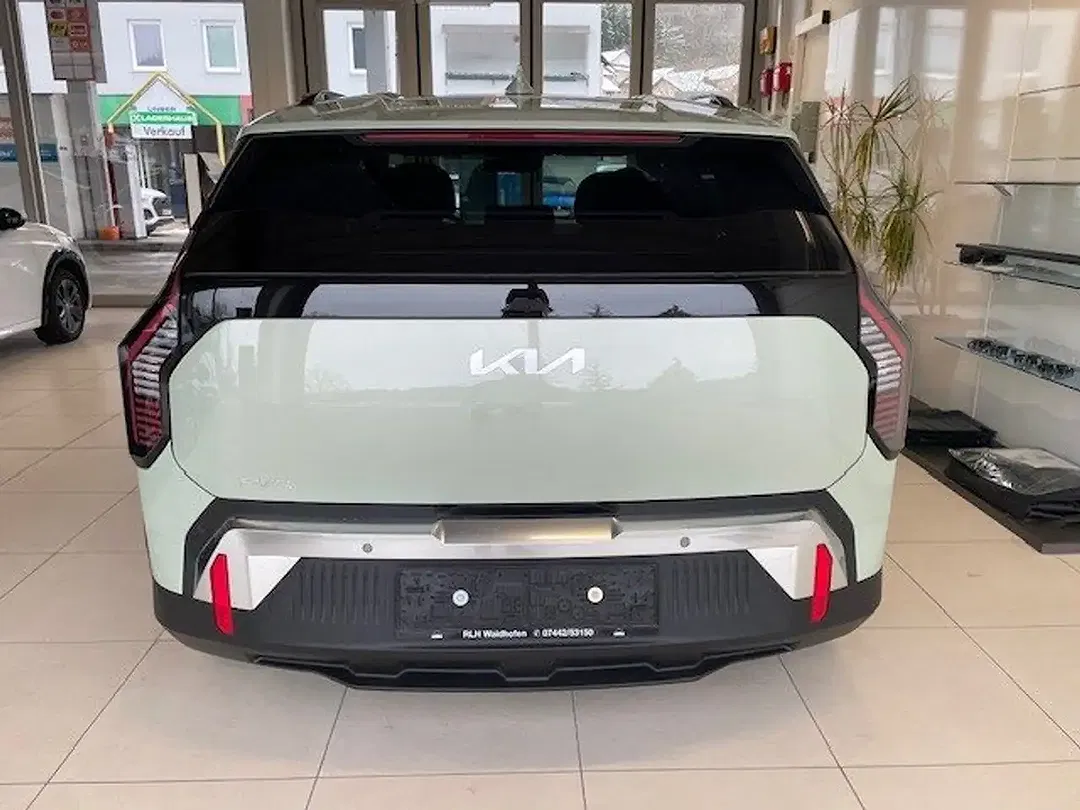 Kia EV3 - Thumbnail 3