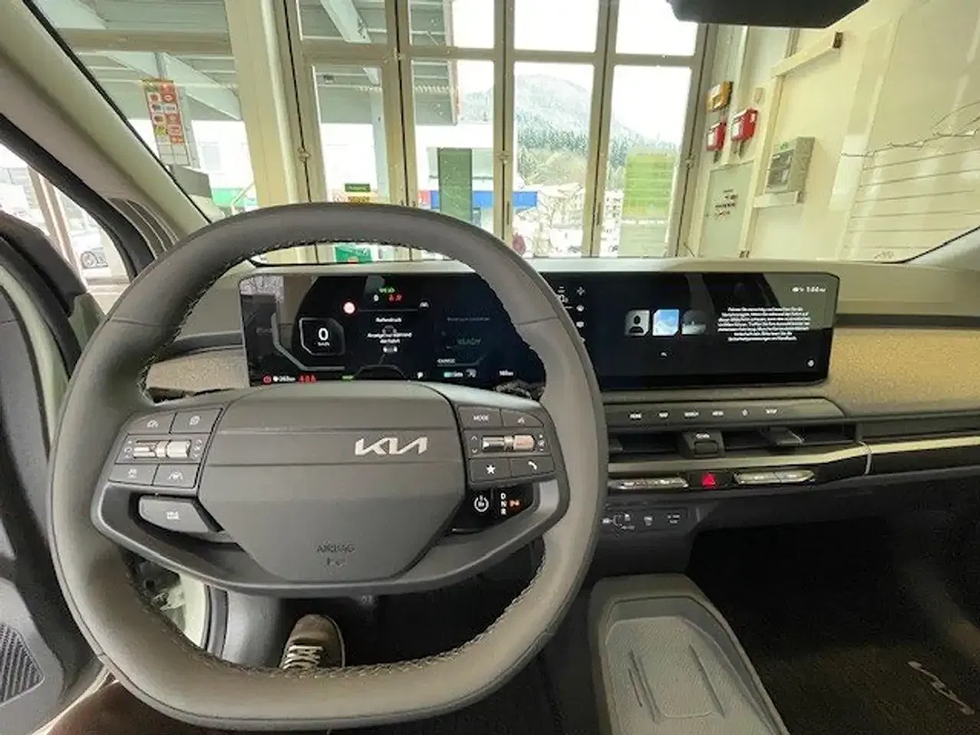 Kia EV3 - Thumbnail 5