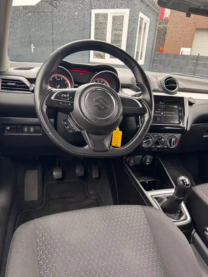 Suzuki Swift - Thumbnail 11