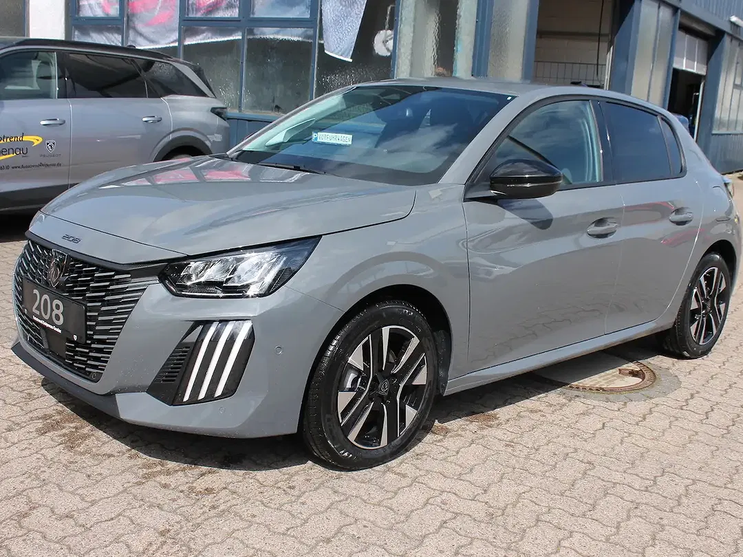 Peugeot 208 - Thumbnail 1