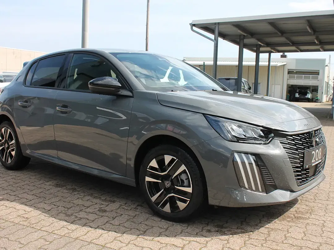 Peugeot 208 - Thumbnail 3