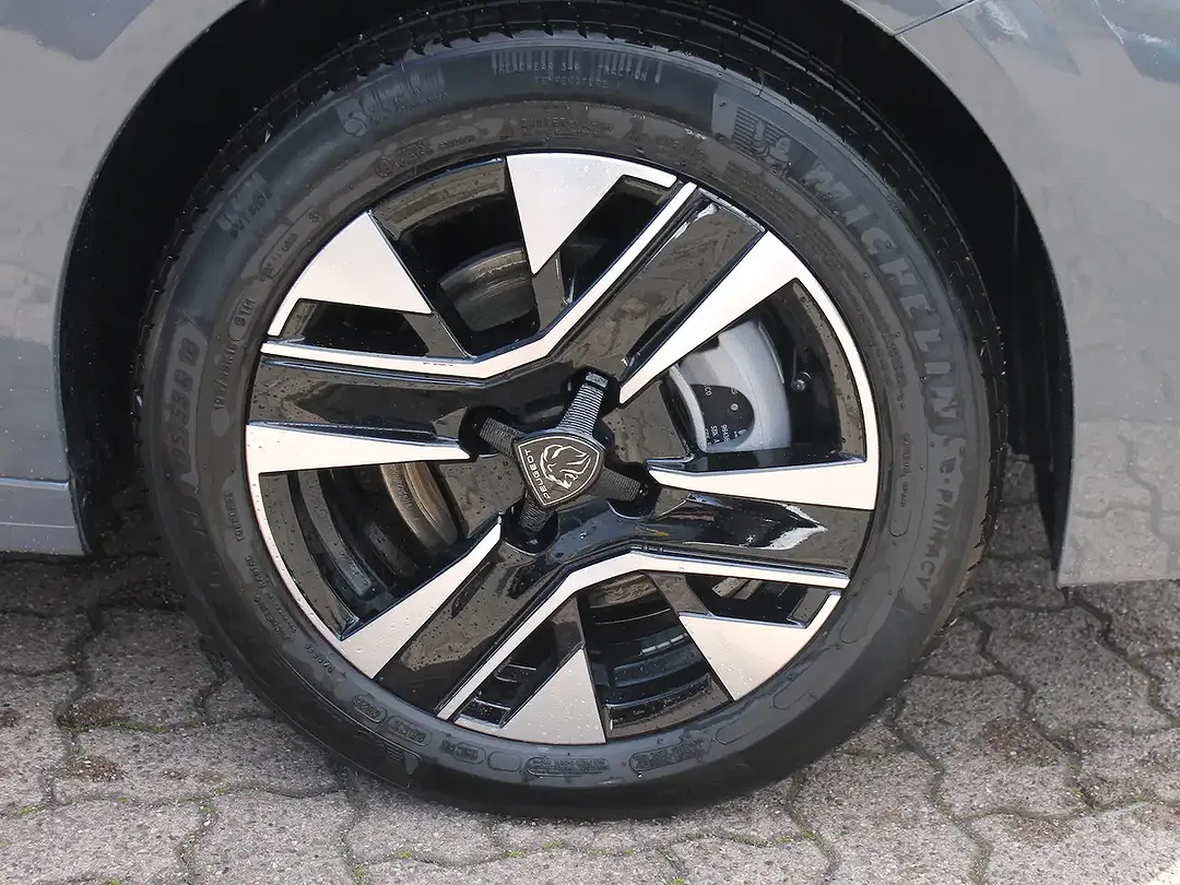 Peugeot 208 - Thumbnail 5