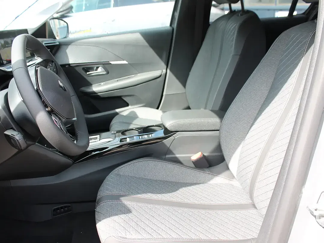 Peugeot 208 - Thumbnail 9