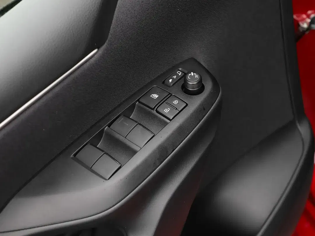 Toyota Yaris - Thumbnail 13