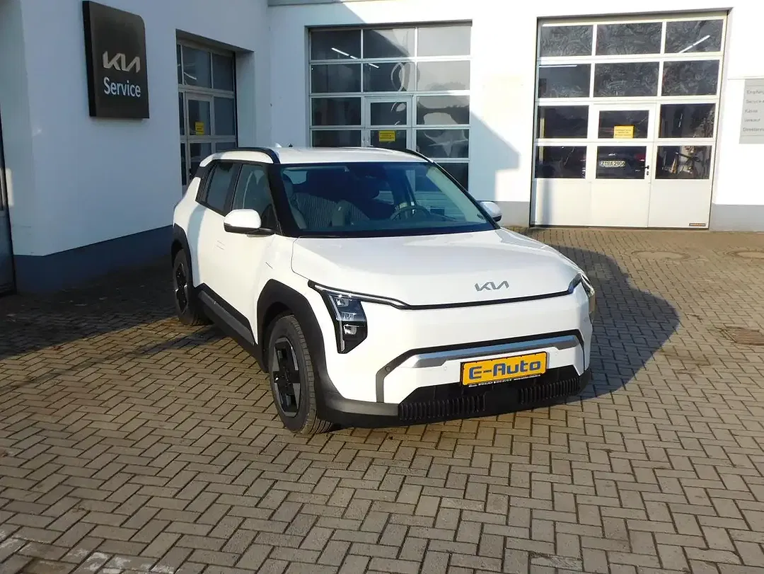 Kia EV3 - Thumbnail 2