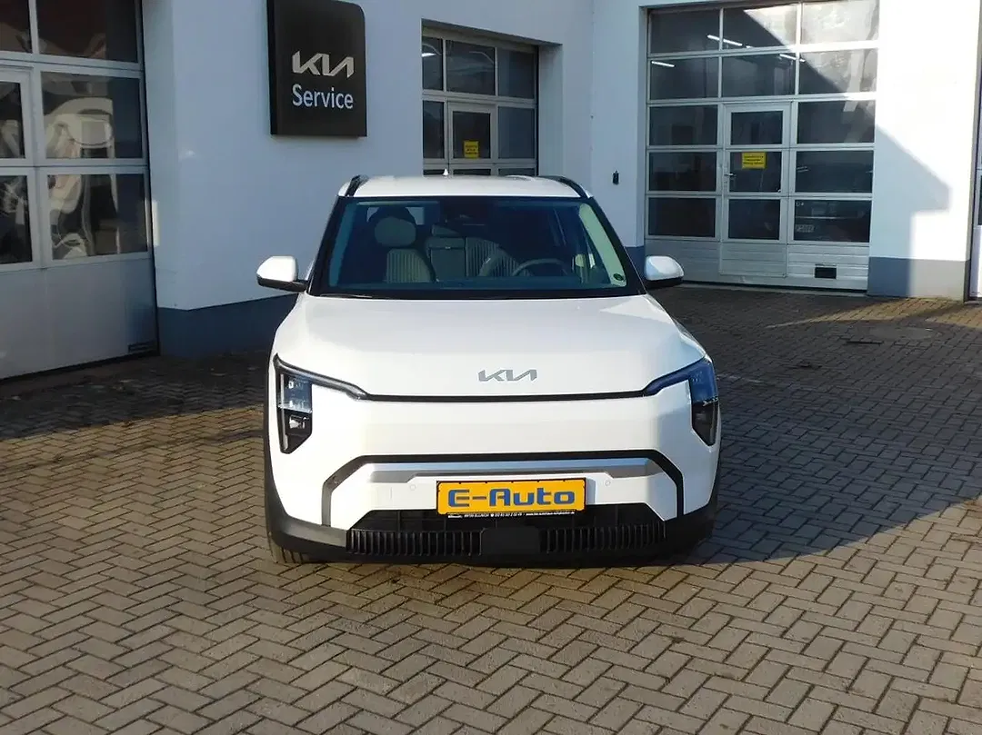 Kia EV3 - Thumbnail 3