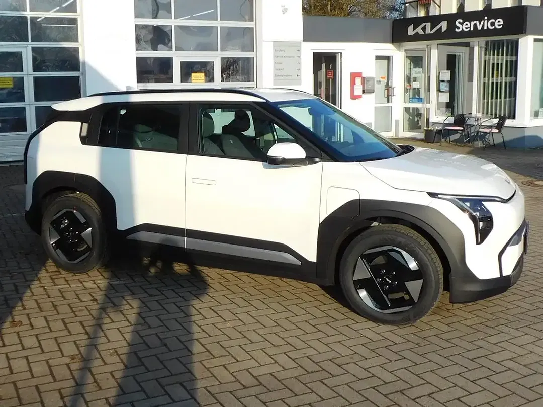 Kia EV3 - Thumbnail 4