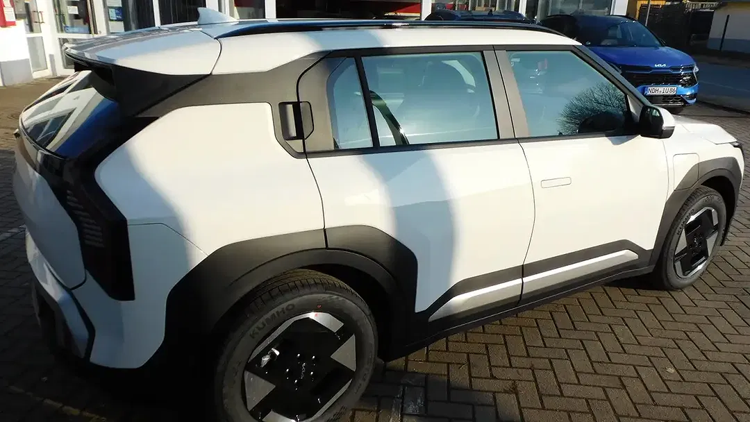 Kia EV3 - Thumbnail 6