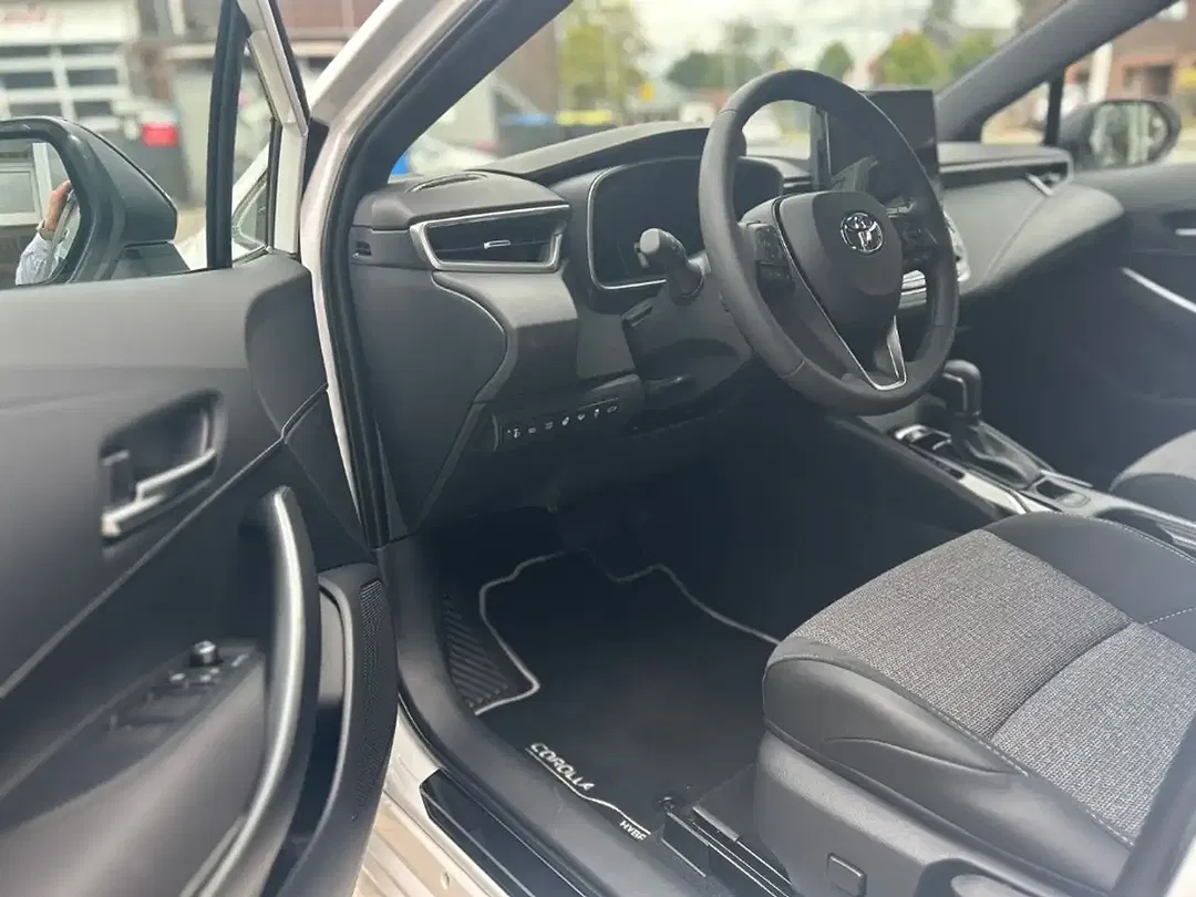 Toyota Corolla - Thumbnail 11