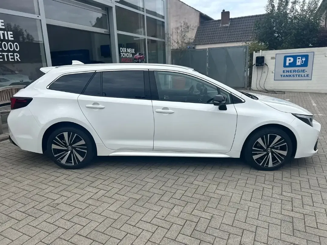 Toyota Corolla - Thumbnail 3