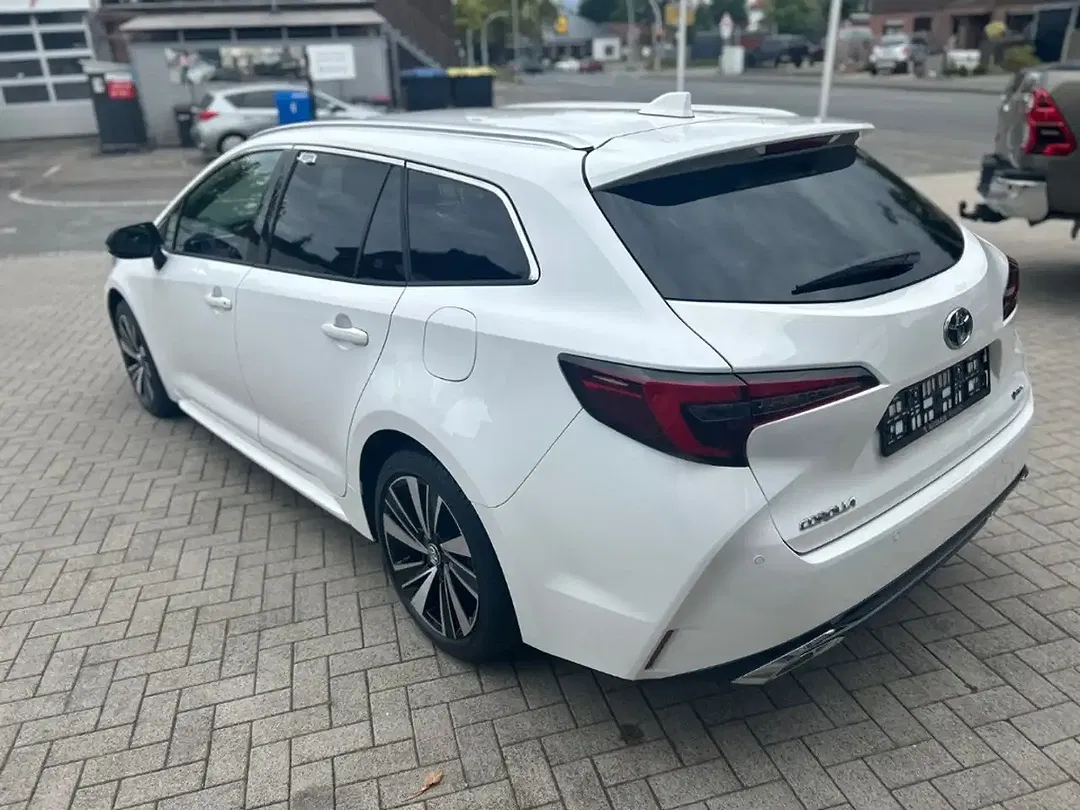 Toyota Corolla - Thumbnail 6