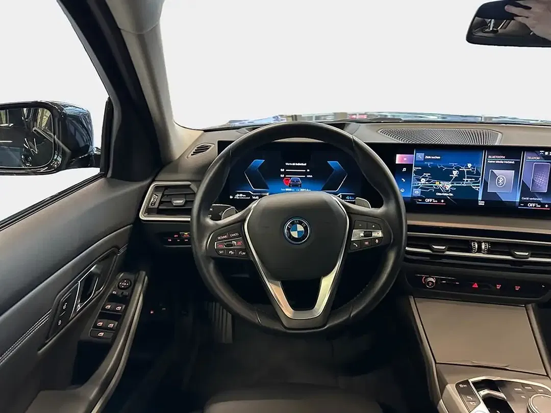 BMW 330 - Thumbnail 9