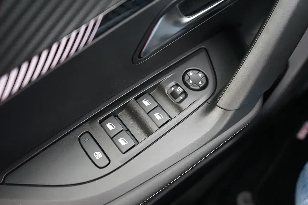 Peugeot 2008 - Thumbnail 18