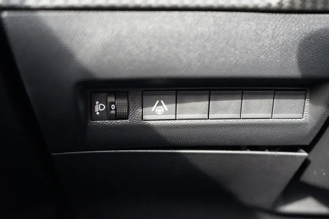 Peugeot 2008 - Thumbnail 19