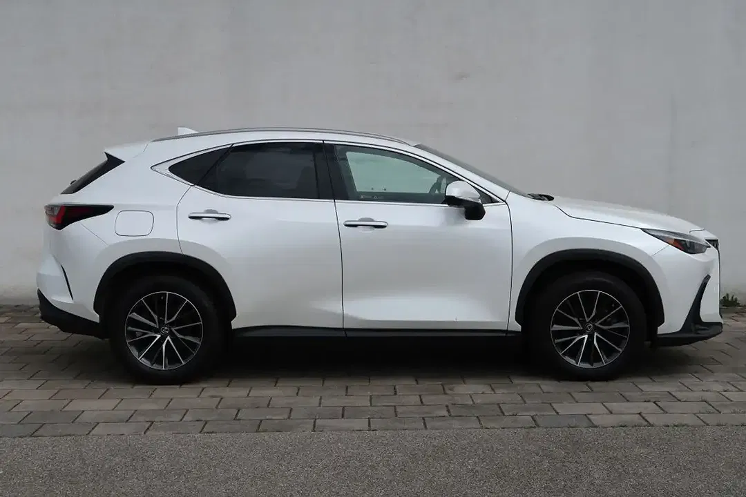 Lexus NX 450h+ - Thumbnail 2