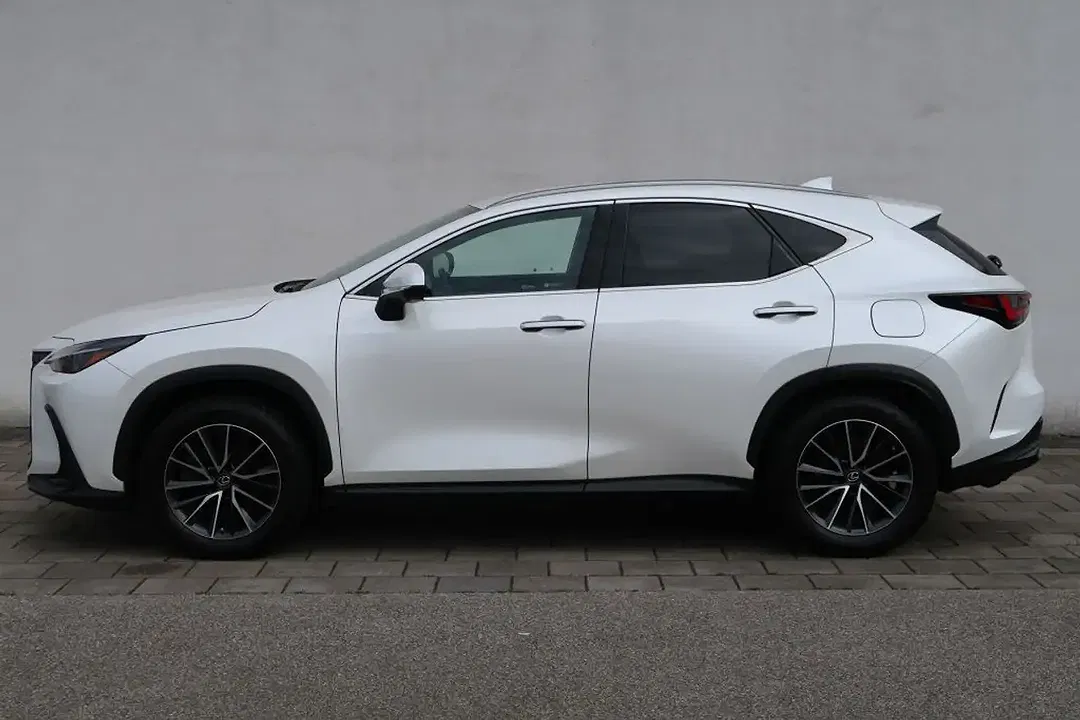 Lexus NX 450h+ - Thumbnail 4