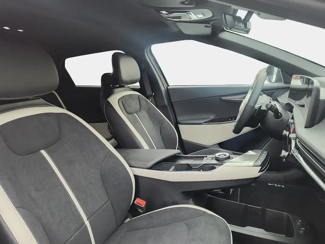 Kia EV6 - Thumbnail 11