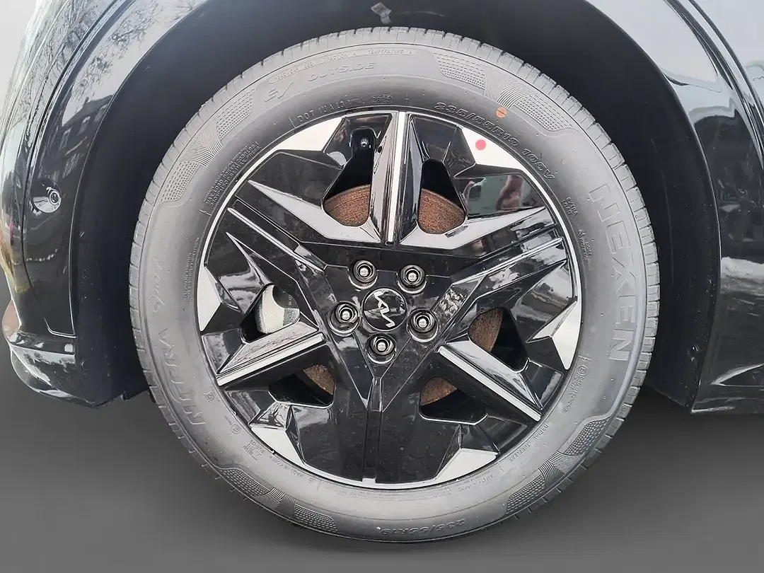 Kia EV6 - Thumbnail 13