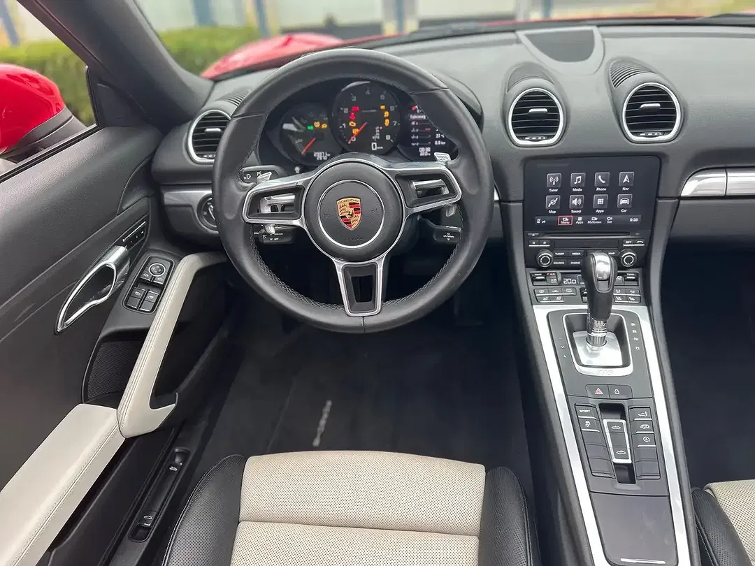 Porsche Boxster - Thumbnail 10