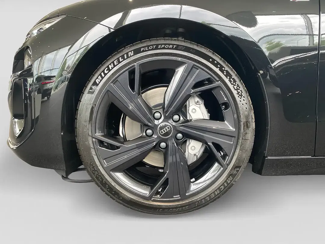 Audi A6 e-tron - Thumbnail 4
