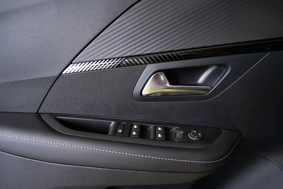 Peugeot 208 - Thumbnail 13