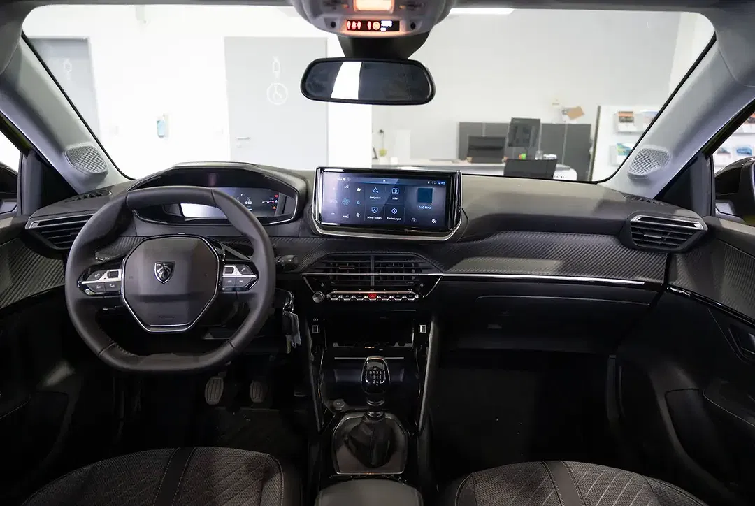 Peugeot 208 - Thumbnail 6