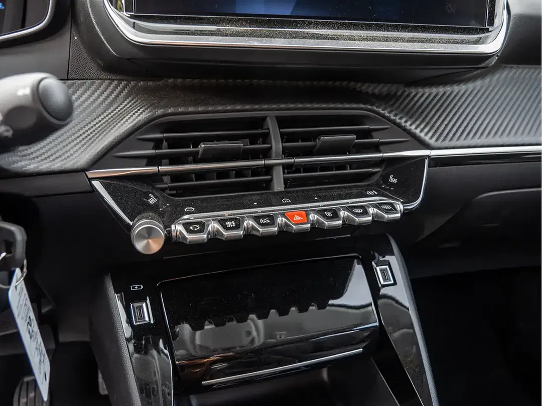 Peugeot 208 - Thumbnail 13