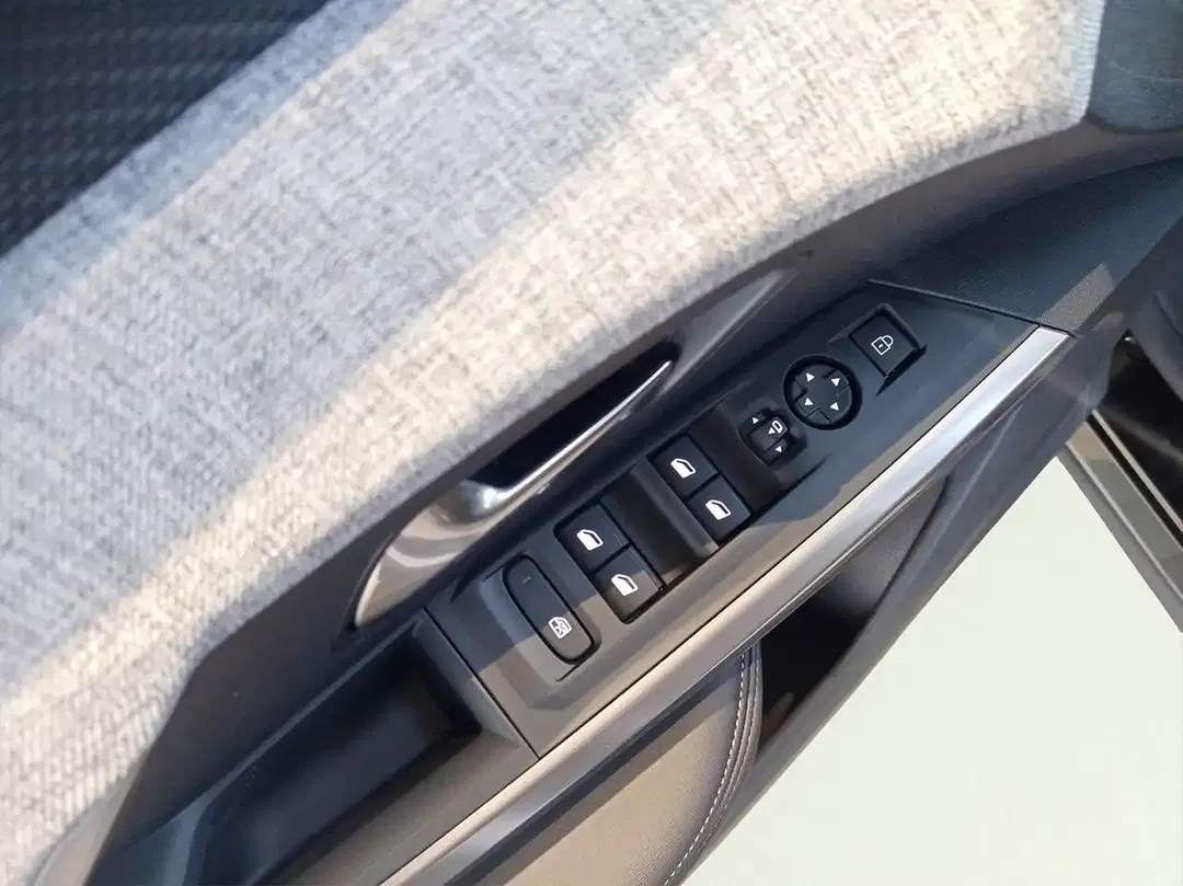 Peugeot 5008 - Thumbnail 12