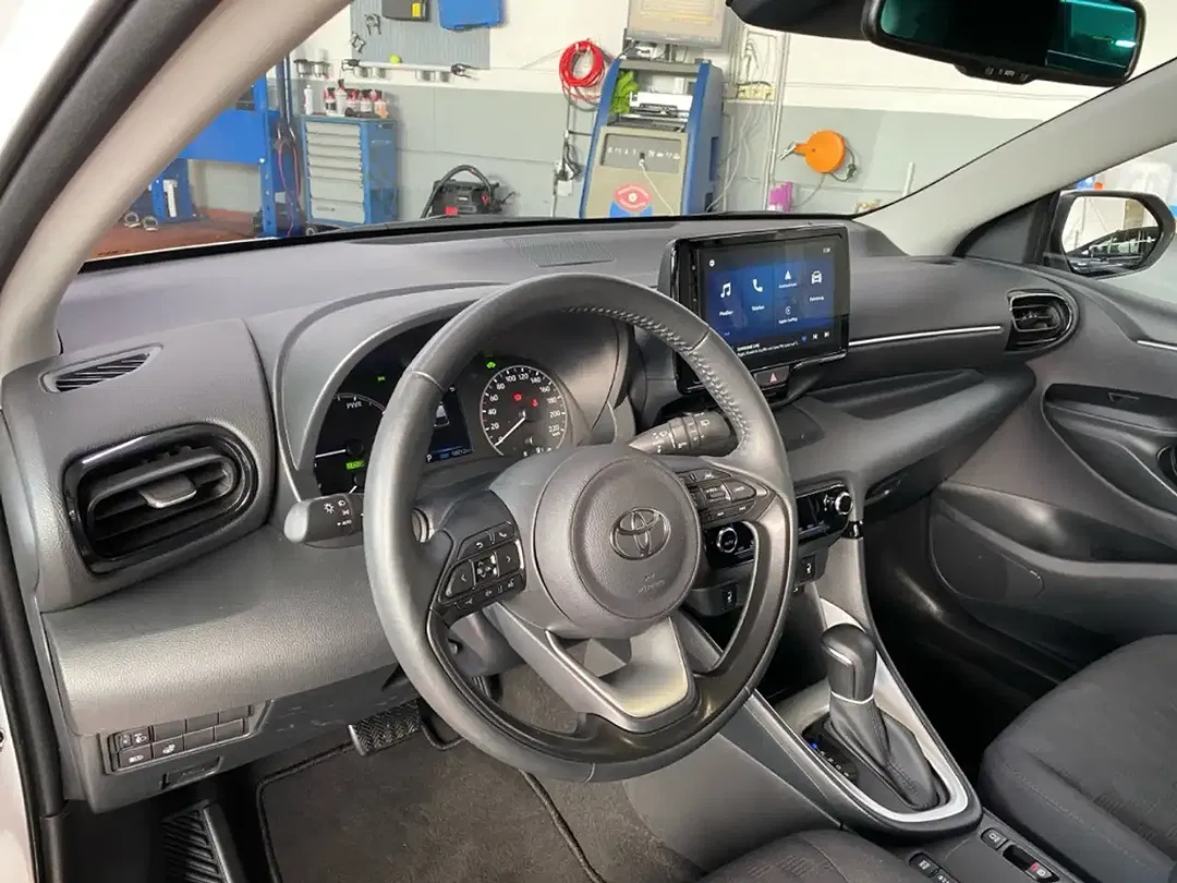 Toyota Yaris - Thumbnail 12