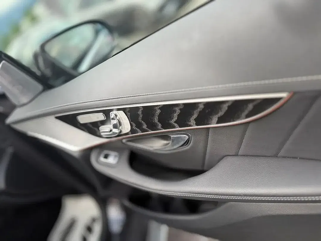 Mercedes-Benz EQC 400 - Thumbnail 6