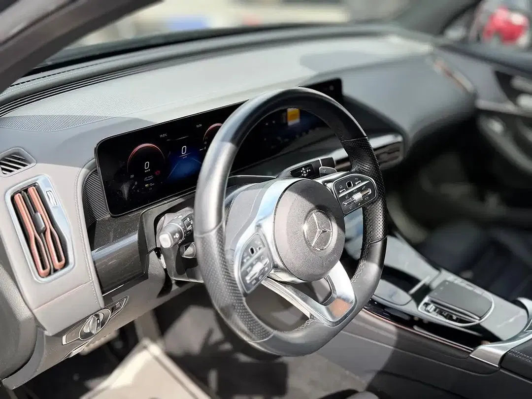 Mercedes-Benz EQC 400 - Thumbnail 4