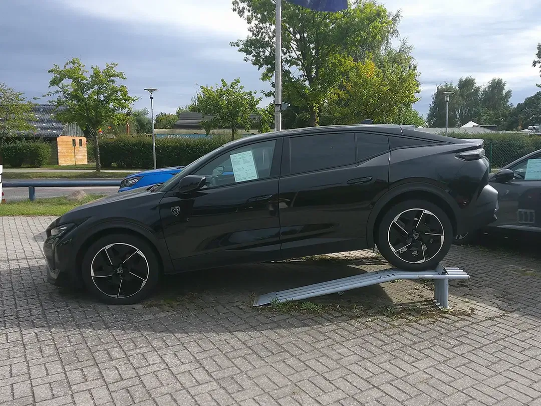 Peugeot 408 - Thumbnail 12