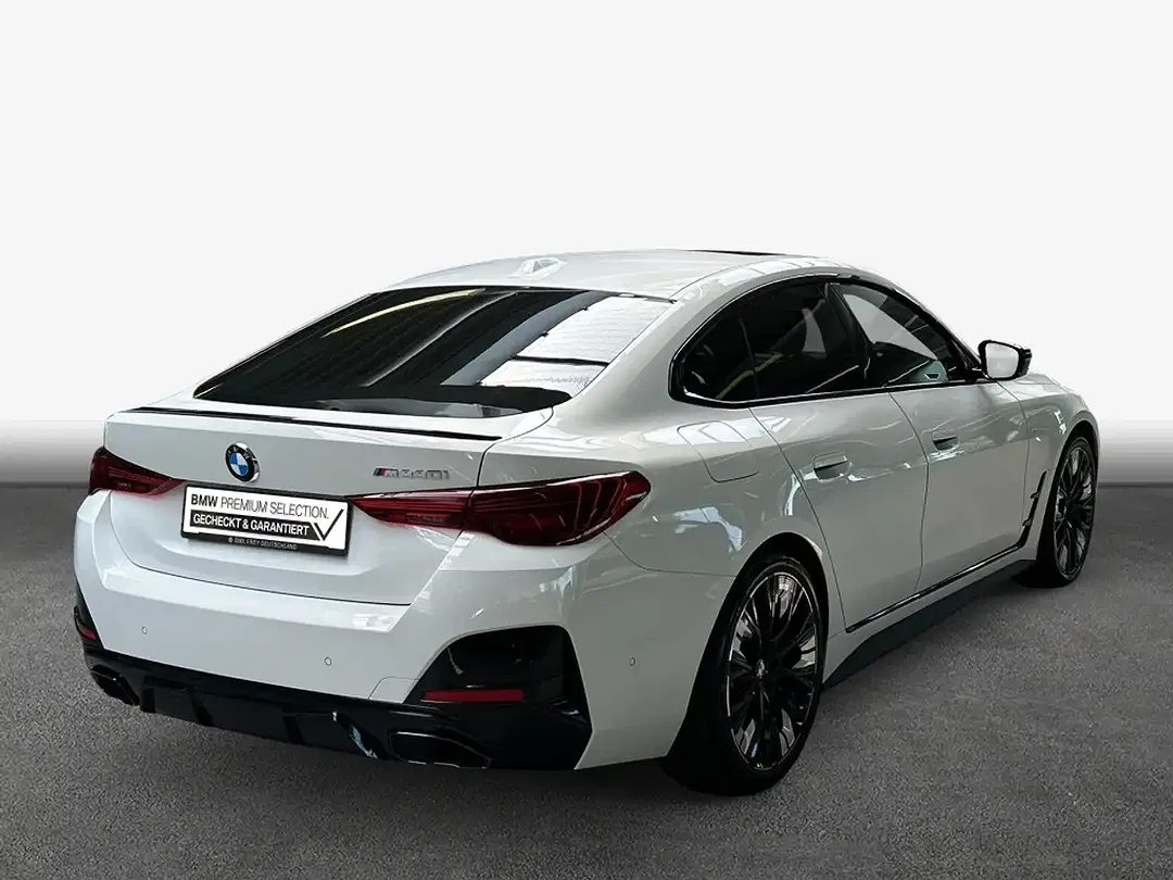 BMW M4 - Thumbnail 2