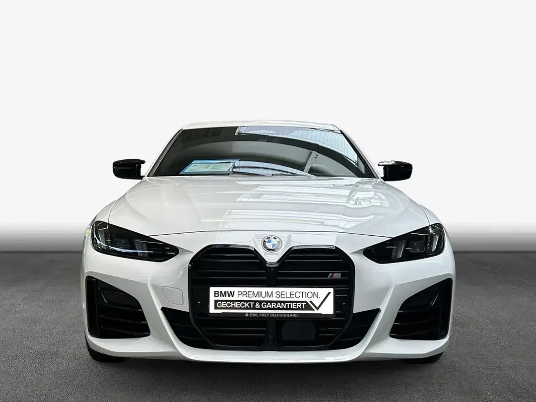 BMW M4 - Thumbnail 3